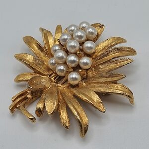 VINTAGE Matte Gold Tone Faux Pearl Sunburst Flower Brooch Pin MCM